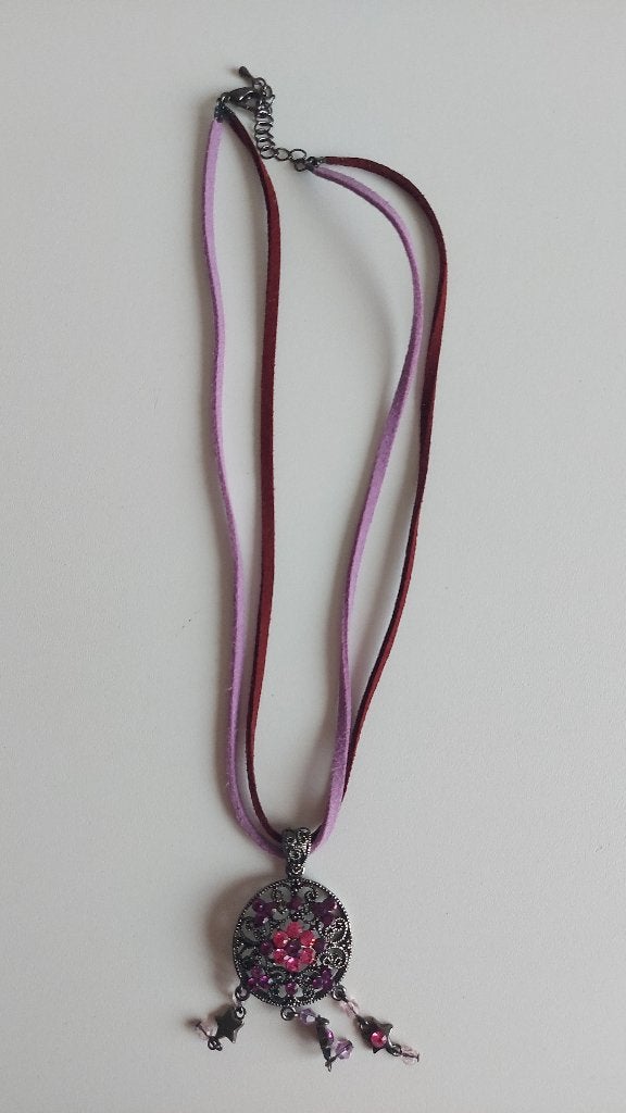 Ketting 2 paarse veters met hanger, Gebruikt, Paars, Ophalen of Verzenden, Overige materialen