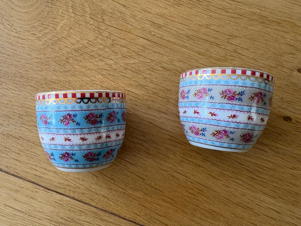 Pip Studio eierdopjes set van 2 porselein rozen blauw, Ophalen of Verzenden, Aardewerk, Overige stijlen, Bord(en)
