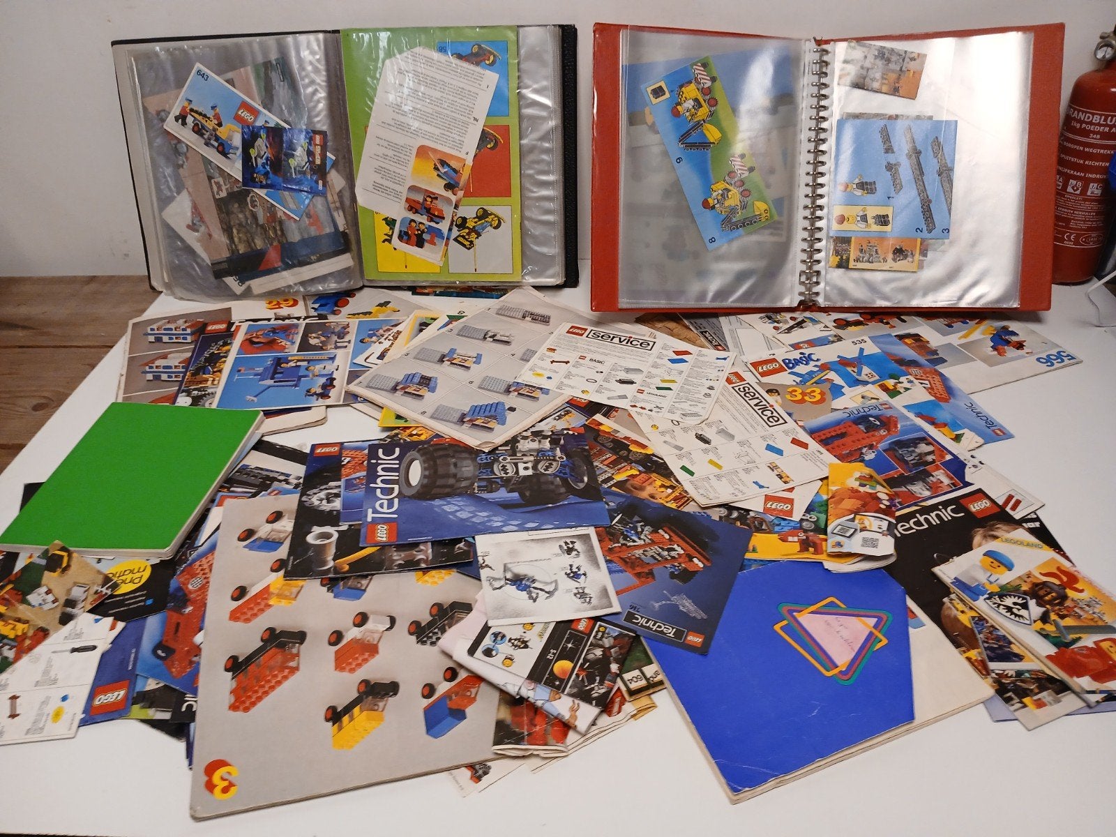 Grote hoeveelheid lego folders, losse bladeren etc., Ophalen of Verzenden