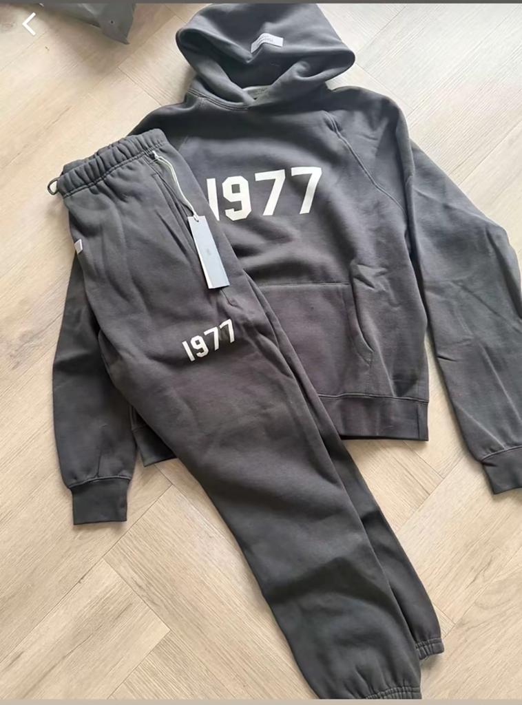 Essentials 1977 Fear of God Pak Maat M Nieuw, Ophalen, Zo goed als nieuw, Maat 38/40 (M)