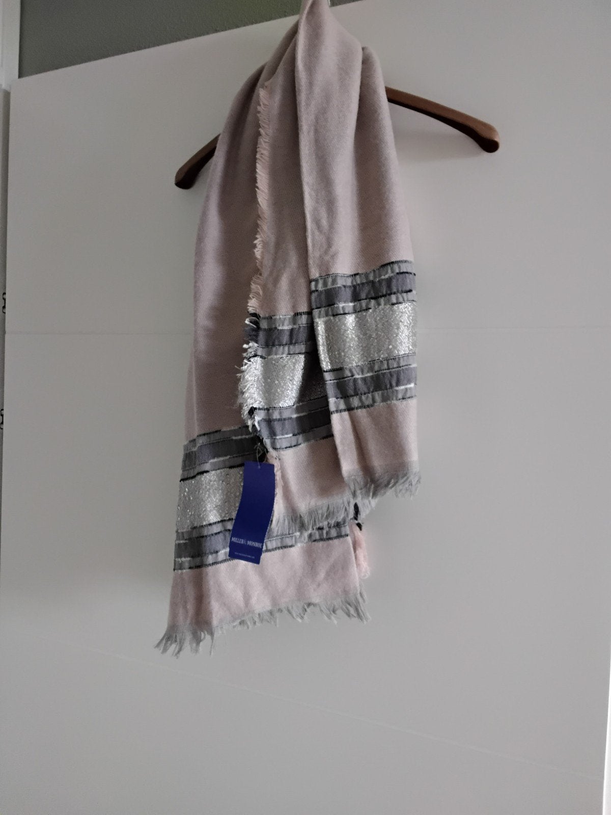 grote shawls 135x135 oudroze met grijs en glittertjes nieuw, Kleding | Dames, Ophalen of Verzenden, Nieuw, Maat 46/48 (XL) of groter