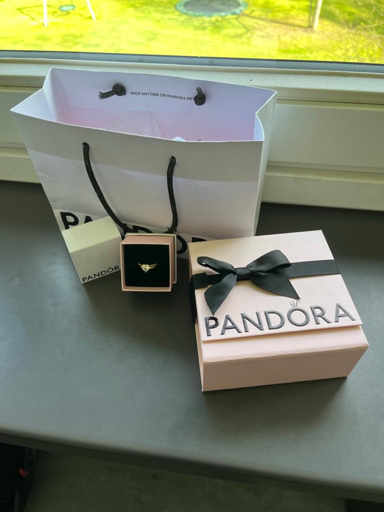 Pandora ring met hartvormige zirkonia, Met kristal, Overige materialen, Ophalen of Verzenden, Zo goed als nieuw