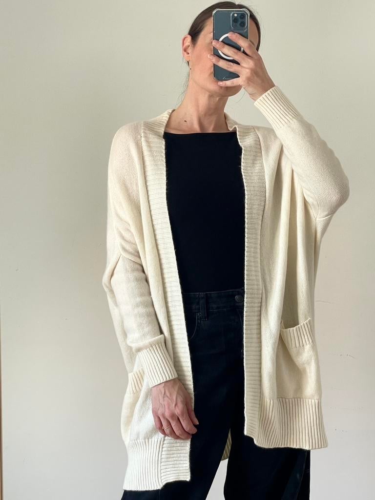 Kujten 100% cashmere cardigan | minimalist | S/M | np €365, Ophalen of Verzenden, Zo goed als nieuw, Maat 38/40 (M), Wit