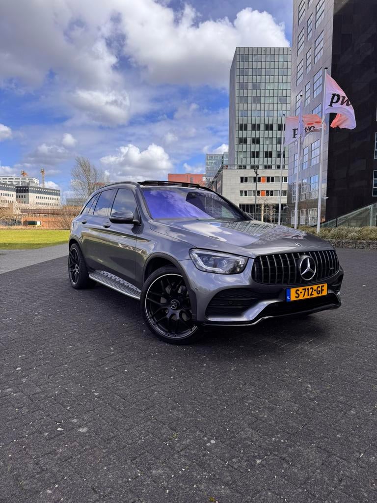 Mercedes-Benz GLC-klasse 200 AMG-Line 4MATIC Grijs, Auto's, Automaat, Zwart, 2000 kg, GLC