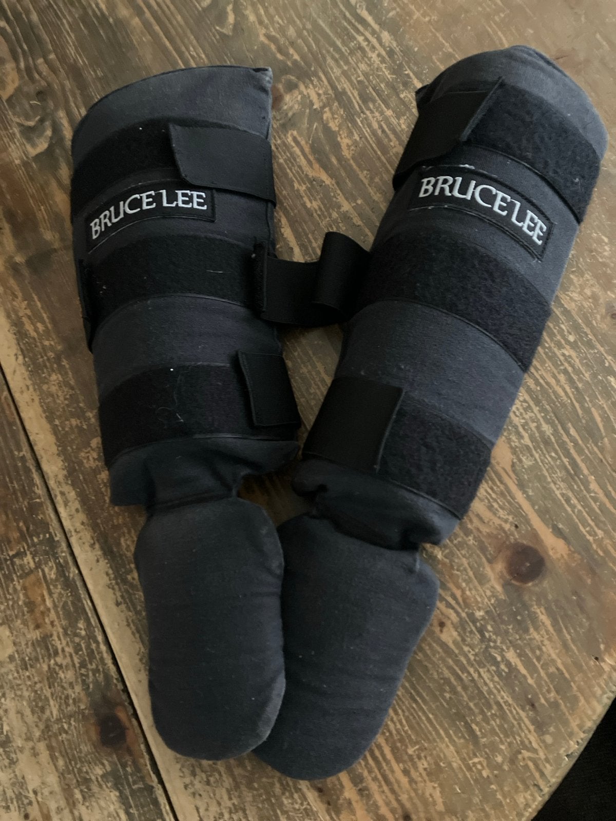 Bruce Lee scheenbeschermers - Maat S, Sport en Fitness, Vechtsporten en Zelfverdediging, Gebruikt, Overige, Vechtsportbescherming
