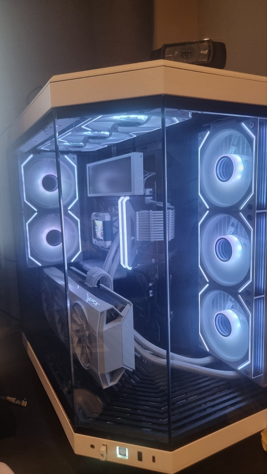 HYTE Y70 Panda PC Case – Like New – Warranty, Ophalen, Zo goed als nieuw, Pc case, Gaming