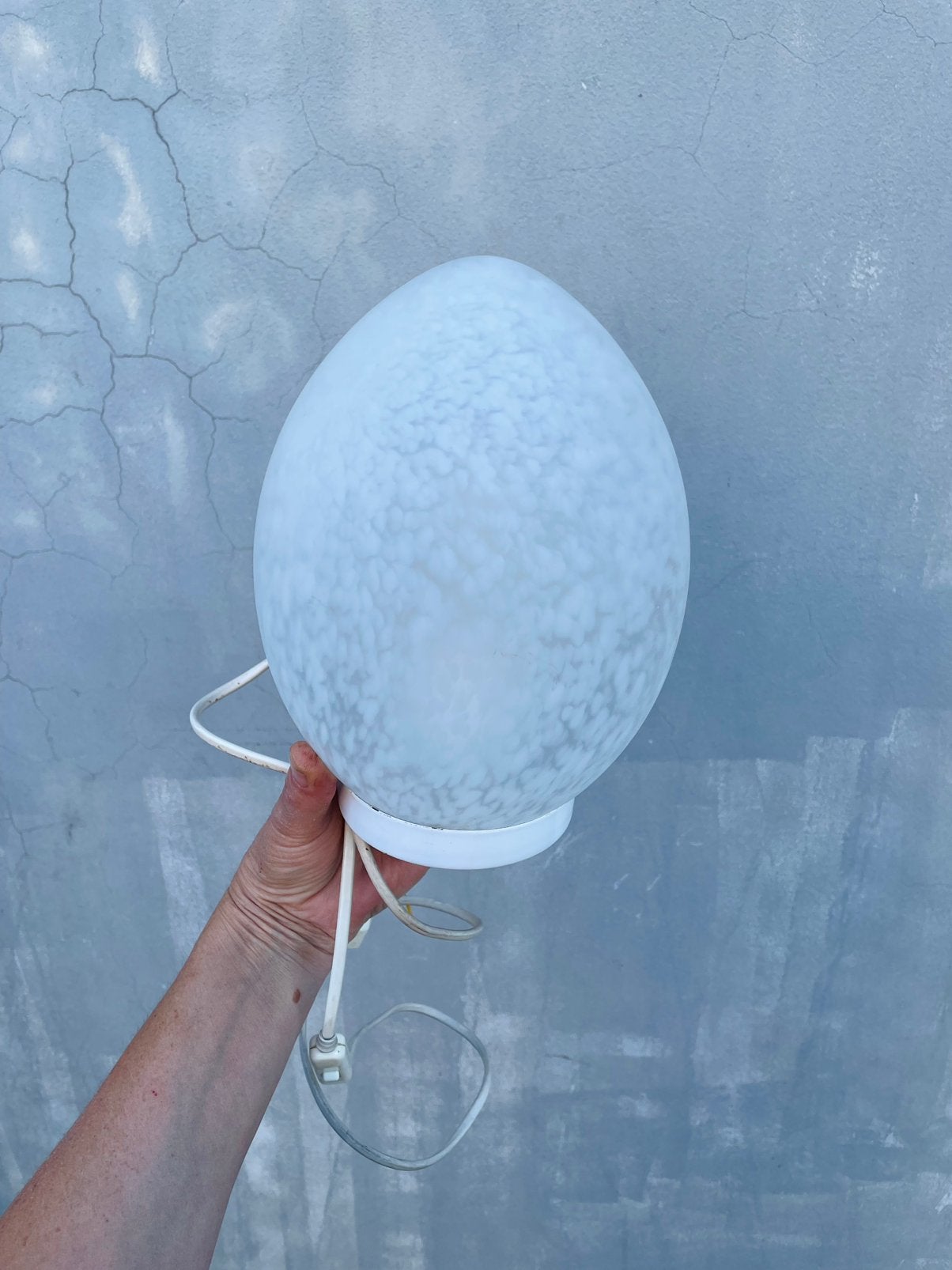 Grote vintage Gespikkelde EGG Lamp, Huis en Inrichting, Ophalen of Verzenden, Design / France, Minder dan 50 cm, Glas