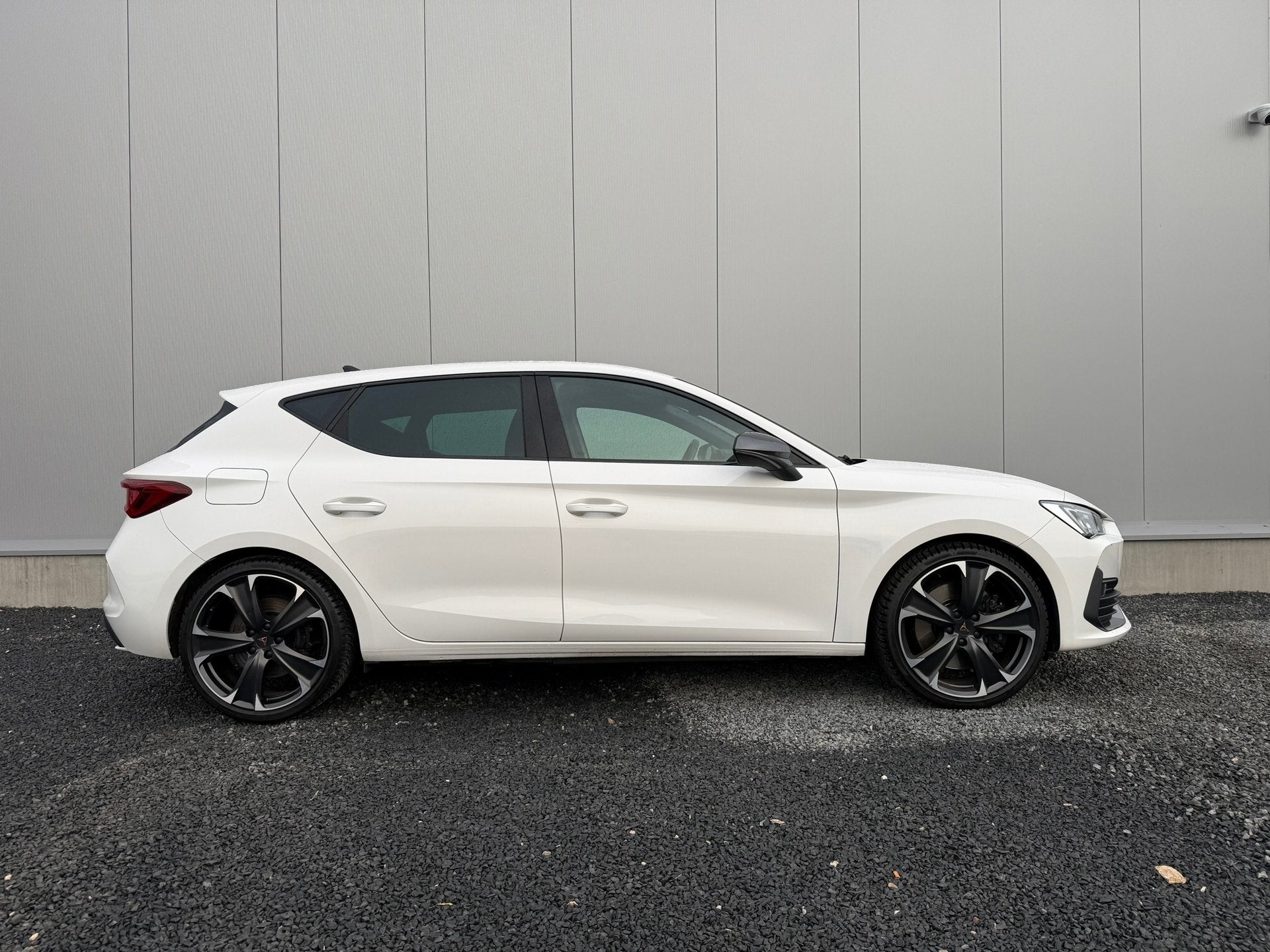 Cupra Leon 1.4 e-Hybrid VZ Business 245pk|Rijklaar prijs|19, Auto's, 12 maanden, Gebruikt, 4 cilinders, Leon