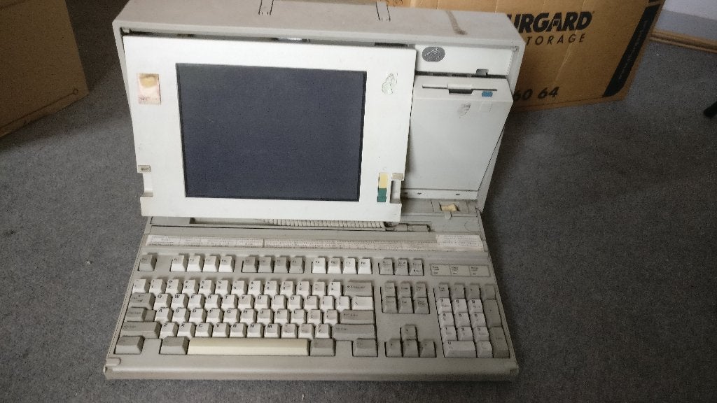 antieke computer, eerste generatie draagbaar, Ophalen, Niet werkend