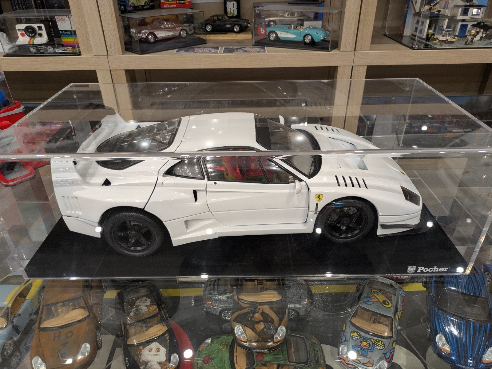 Pocher Ferrari F40 met uitbreindingsset + Pocher vitrine, Hobby en Vrije tijd, Modelauto's | 1:5 tot 1:12, Ophalen, Zo goed als nieuw