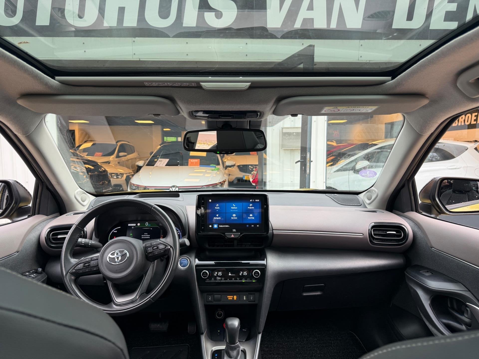 Toyota Yaris Cross 1.5 Hybrid Dynamic|Pano|Jbl|Navi|Carplay|, Dealer onderhouden, 125 pk, Gebruikt, Zwart