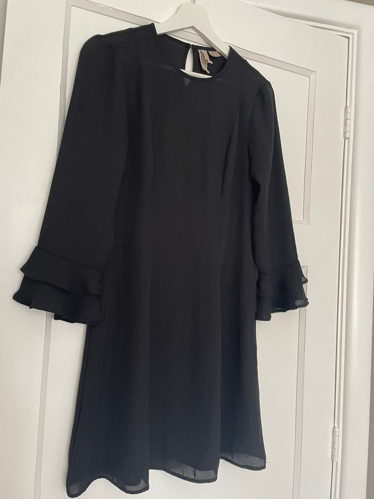 zwarte  dunne zomer  jurk 3/4 mouw   ruches   mouw maat  M, Kleding | Dames, Jurken, Maat 38/40 (M), Zwart, Ophalen of Verzenden