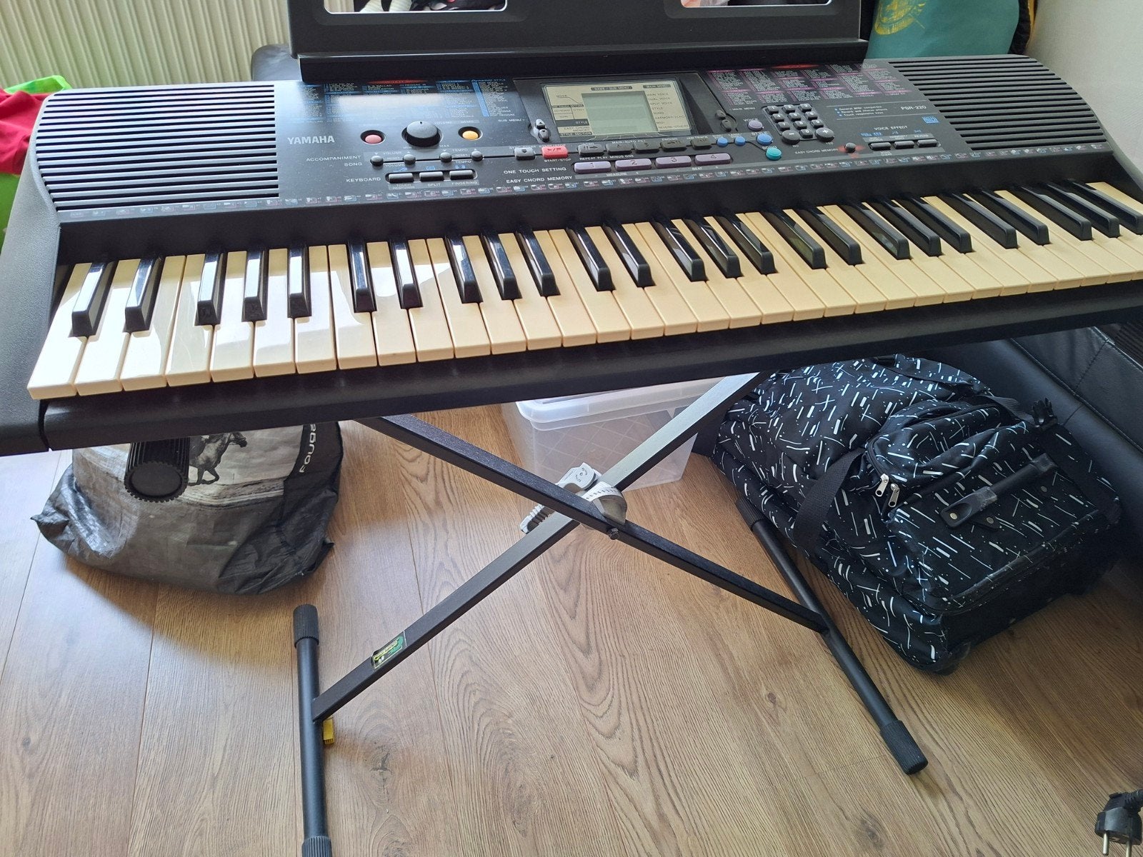 Yamaha psr-220 keyboard met standaard, Muziek en Instrumenten, Ophalen, 61 toetsen, Yamaha, Zo goed als nieuw