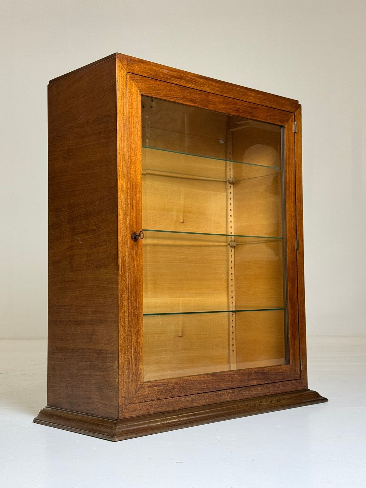 Art Deco kastje 1950-1960, Ophalen