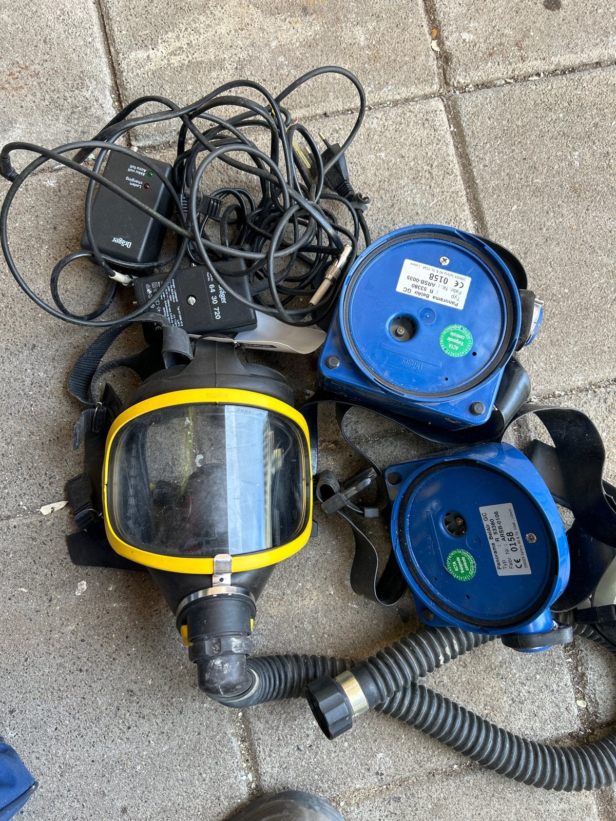 Dräger Volgelaatsmasker met filters en lader, Ophalen of Verzenden, Gebruikt, Volgelaatsmaskers