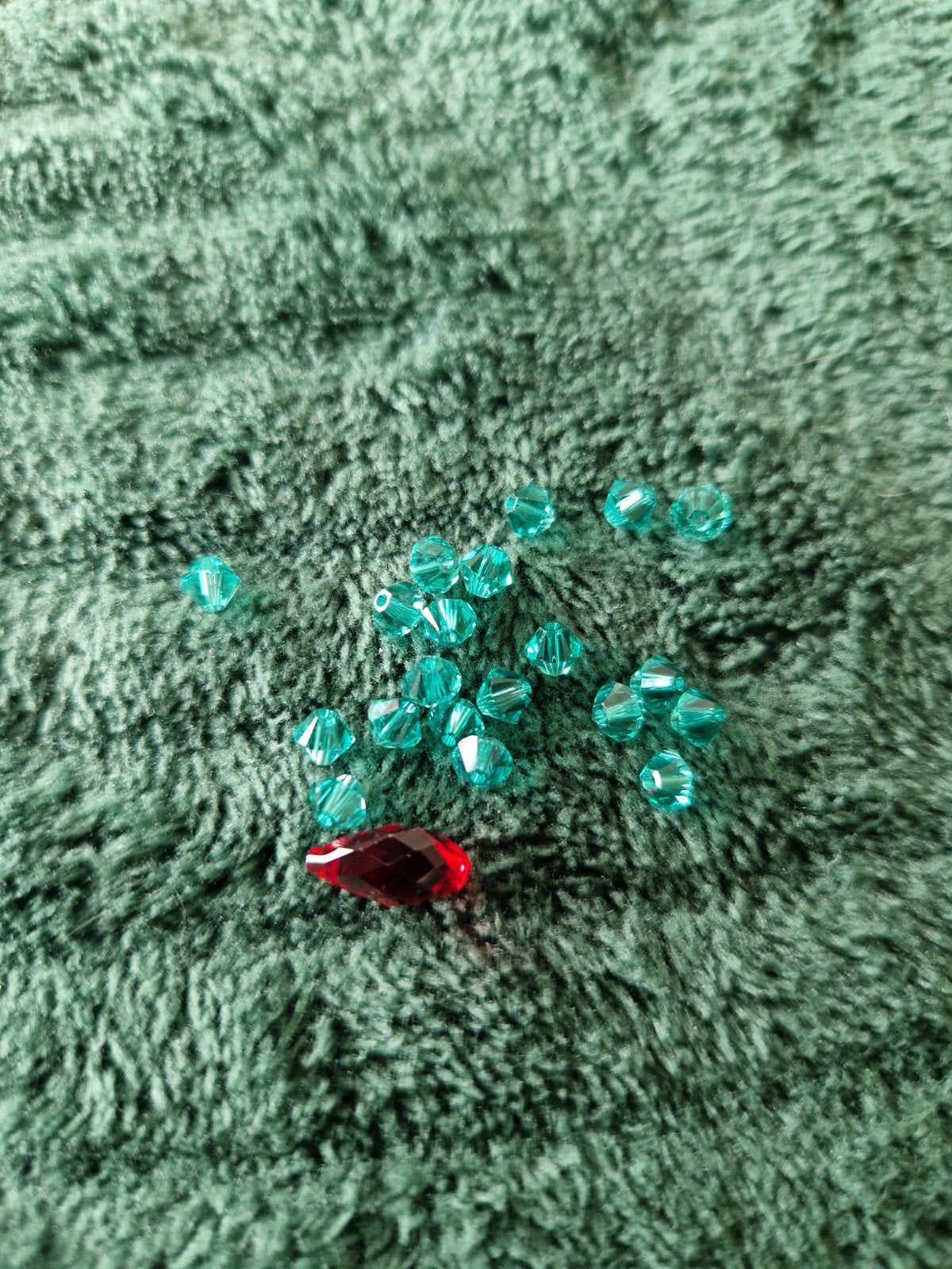 Swarovski kralen: 20 zeegroen 4mm, 1 robijnrood, Ophalen of Verzenden, Nieuw, Kraal