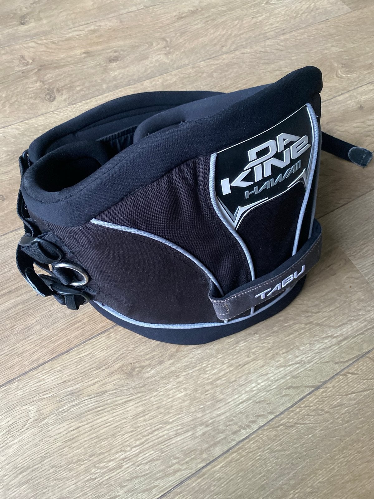 Dakine Tabu windsurf trapeze M - Zo goed als nieuw, Watersport en Boten, Overige merken, Overige typen, Met trapeze, Ophalen of Verzenden