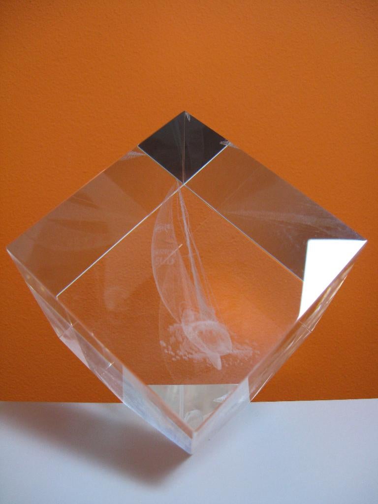 presse papier kristallen kubus met afbeelding 3D zeilboot, Antiek en Kunst, Ophalen of Verzenden