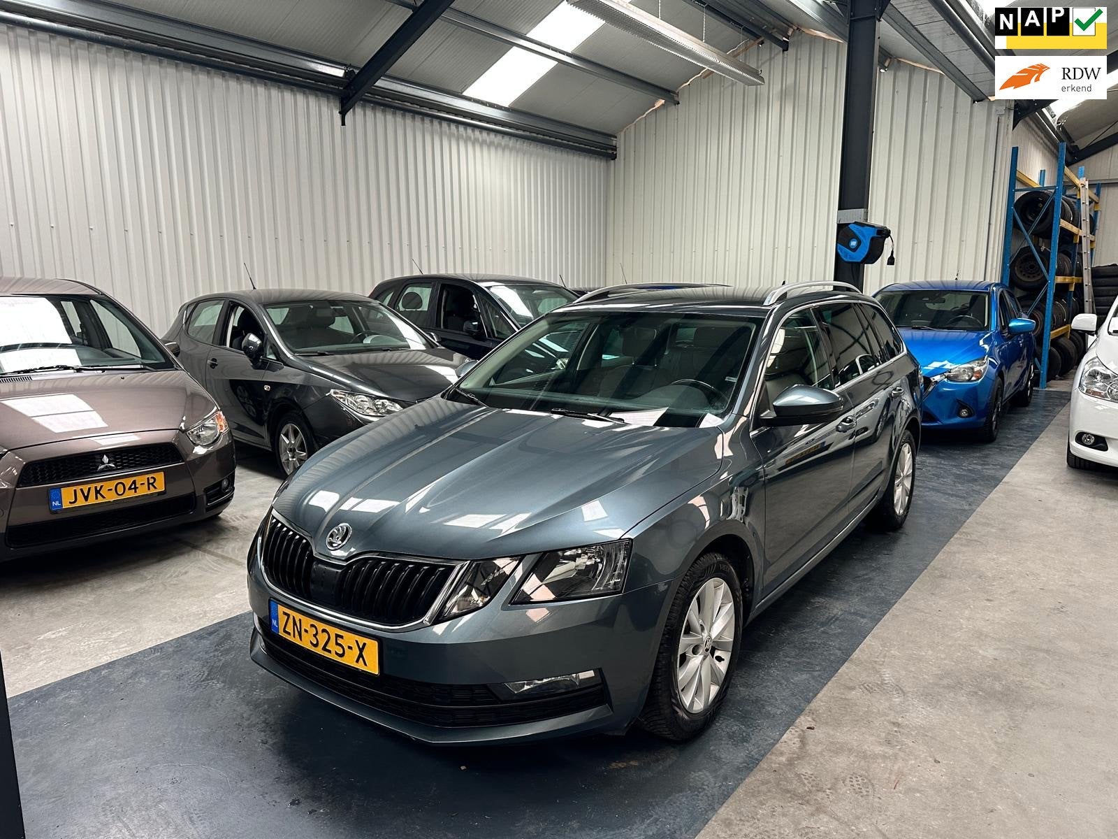 Skoda Octavia Combi 1.6 TDI Greentech Clever Edition export, Voorwielaandrijving, Gebruikt, 4 cilinders, Origineel Nederlands