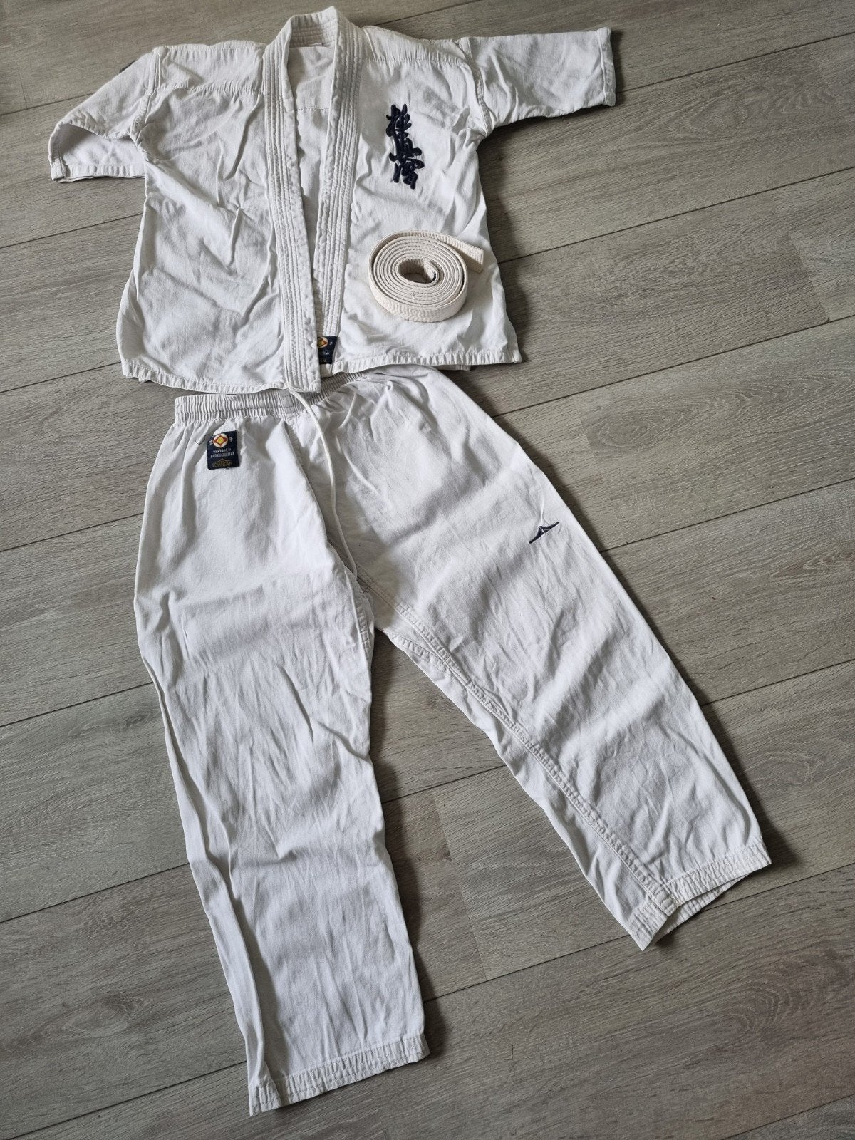 Karatepak Ichiban KWW 00 met witte band en handschoenen, Ophalen, Gebruikt, Jongen of Meisje, Broek