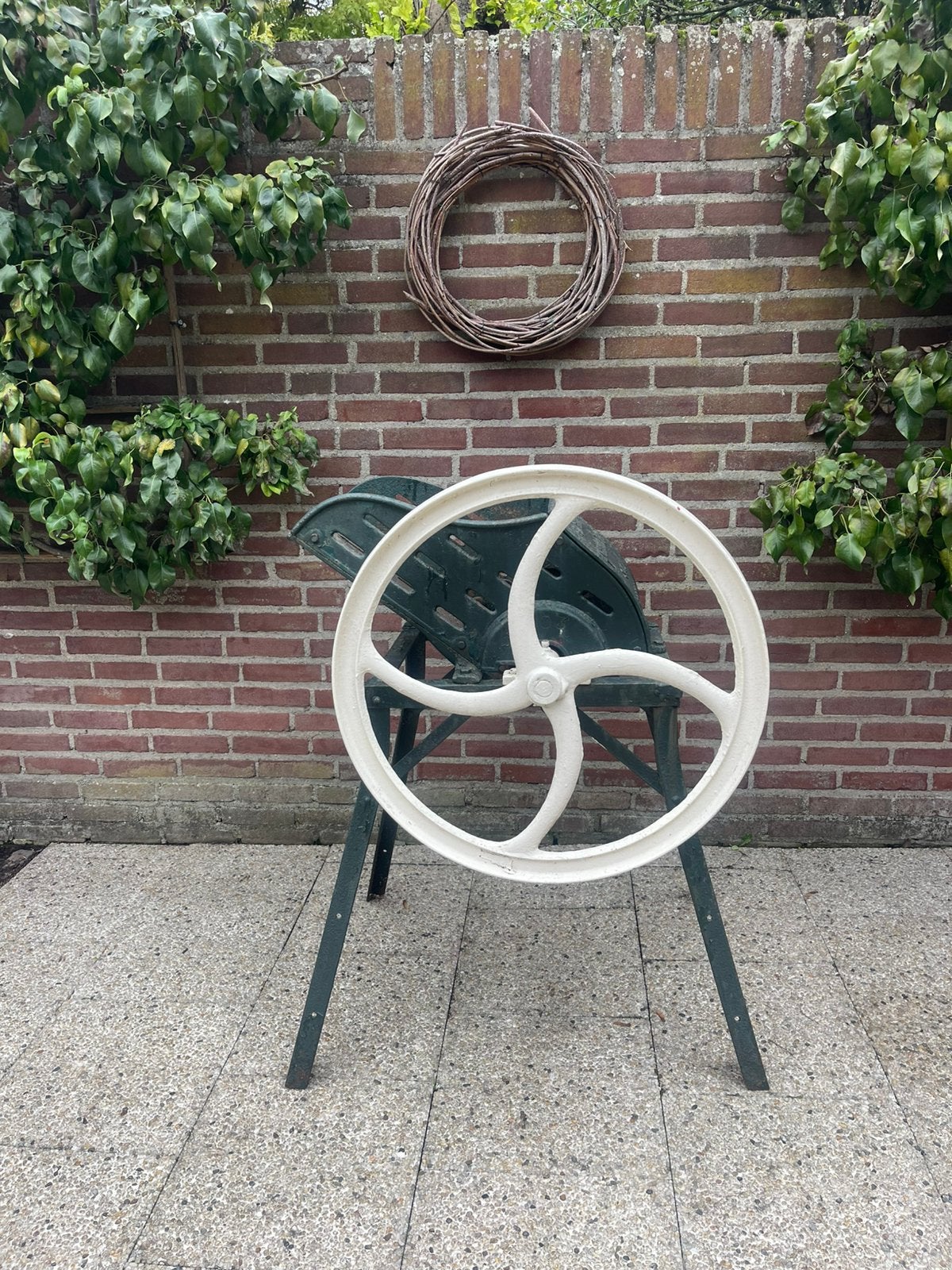 Bietenmolen tuindecoratie, Ophalen