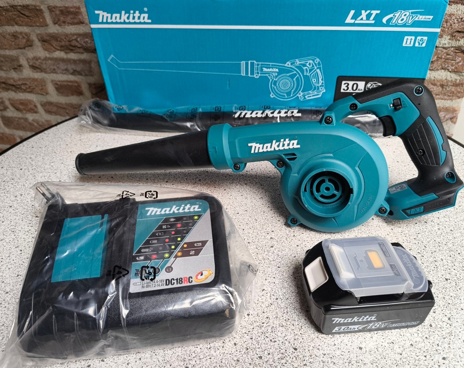 Makita® DUB186zx Bladblazer incl 3.0ah 18v accu+Snellader., Met zuigfunctie, Ophalen of Verzenden, Zo goed als nieuw, Makita