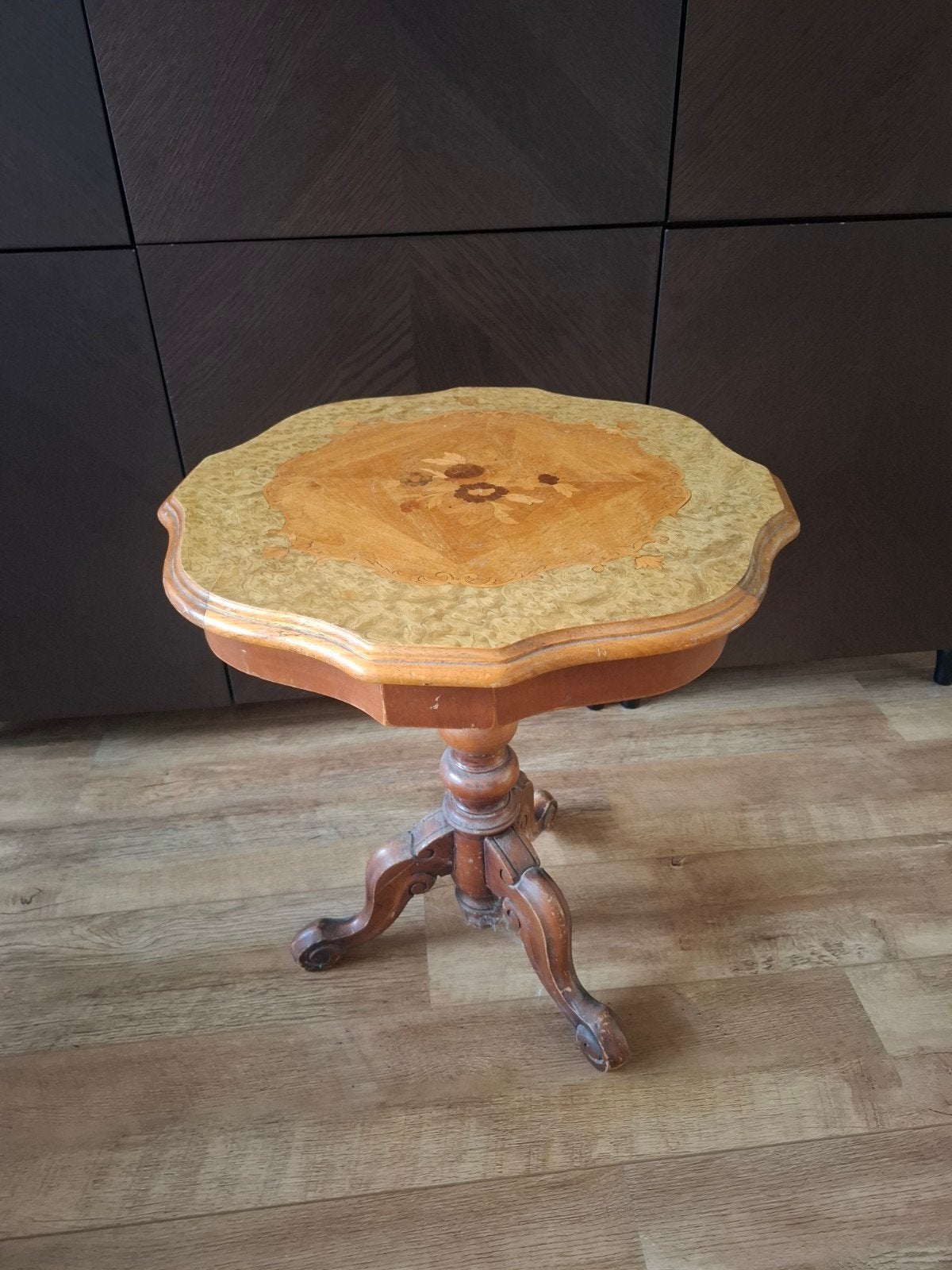 Antieke bijzettafel, Ophalen
