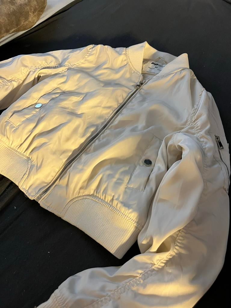 Stijlvol Crèmekleurig Bomberjack - FB Sister XS, Kleding | Dames, Jassen | Zomer, Ophalen of Verzenden, Zo goed als nieuw, Maat 34 (XS) of kleiner