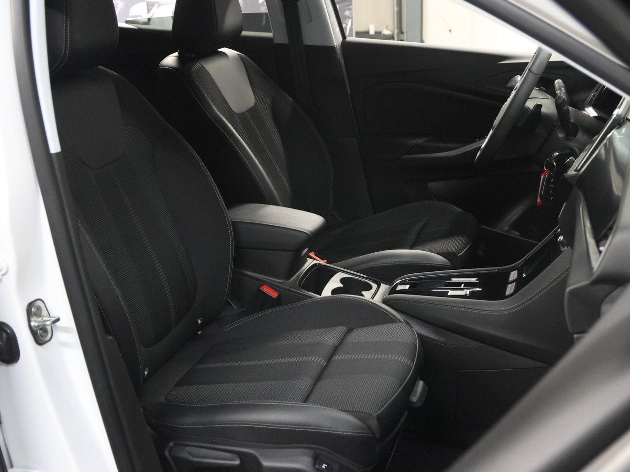 Foto 10 van Opel Grandland 1.2 130PK Turbo GS | 1ste eigenaar | AppleCar