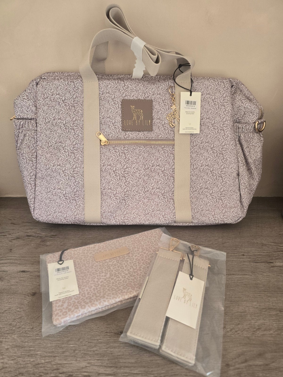 Love by lily luiertas+ puch en roller straps, Verzorgingstas, Overige merken, Nieuw, Ophalen of Verzenden