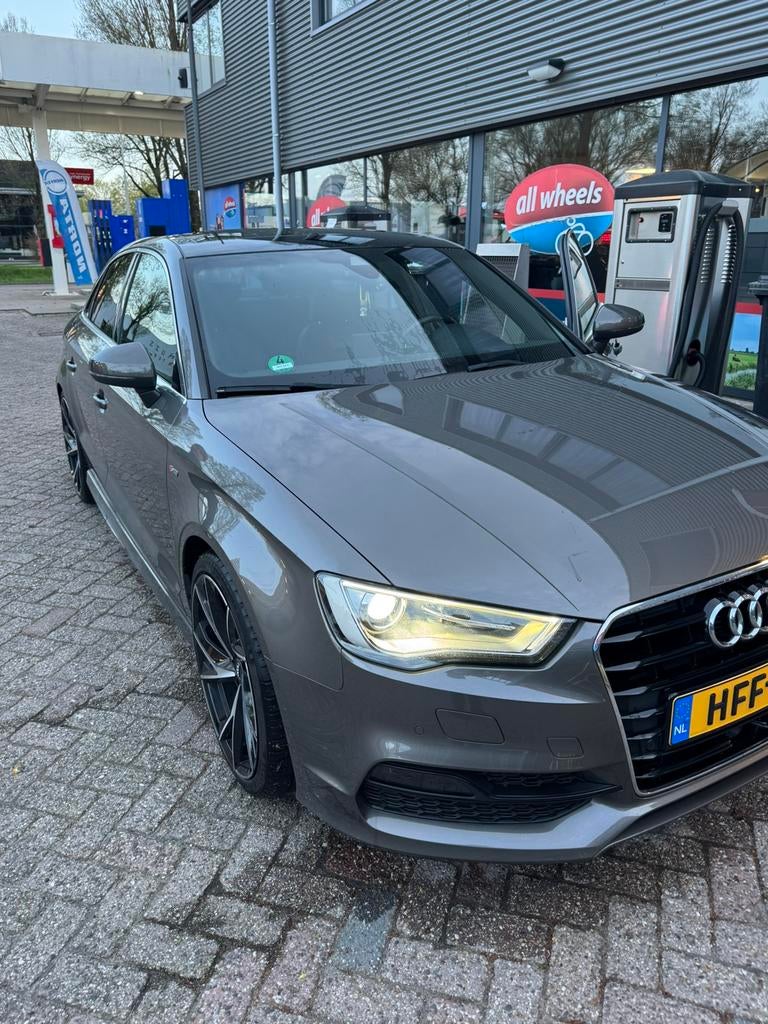 Audi A3 1.5 Tfsi 110KW COD Sedan 2016 Beige Parelmoer, Auto's, Audi, Particulier, A3, ABS, Adaptive Cruise Control, Airbags, Airconditioning