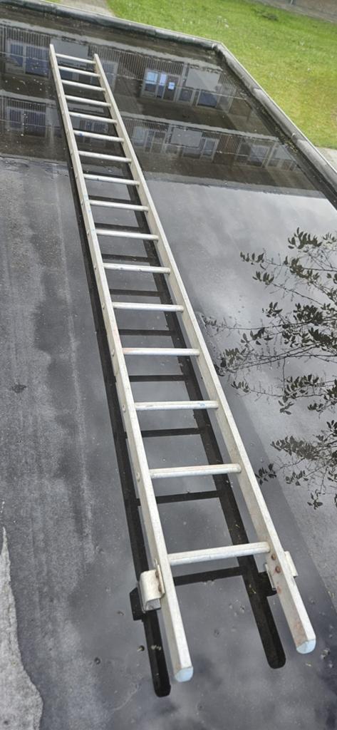 Lange ladder 4,10m x 36cm, Ophalen of Verzenden, Gebruikt, Ladder, 4 meter of meer