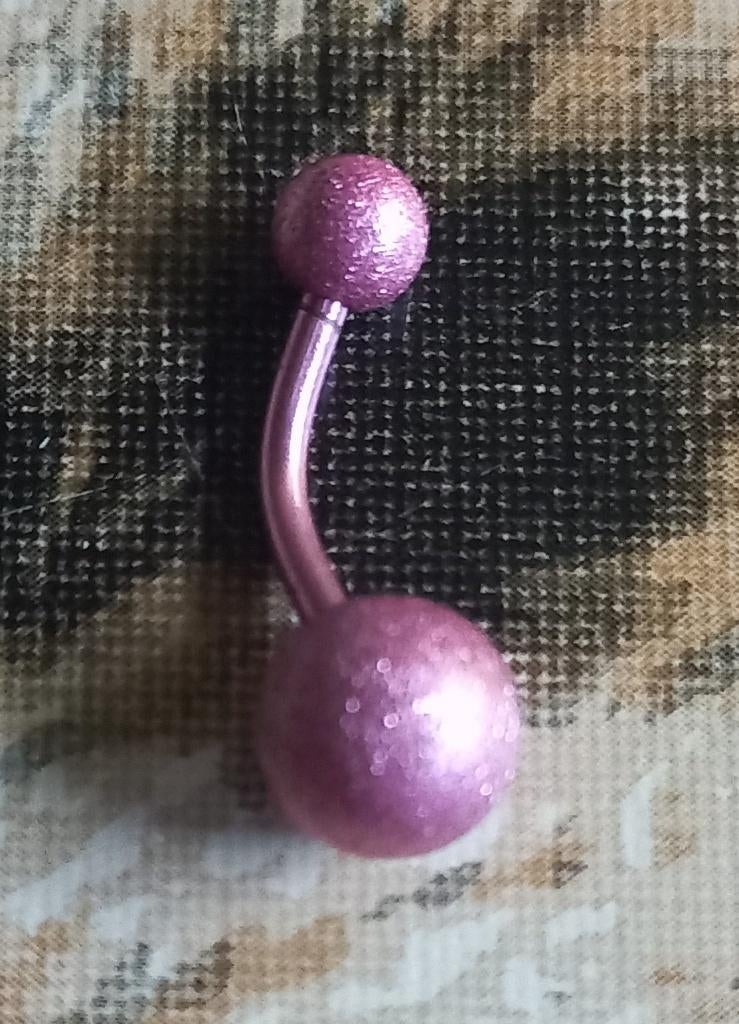 Roze frosted navelpiercing (banana bell), Ophalen of Verzenden, Nieuw, Staal, Navelpiercing
