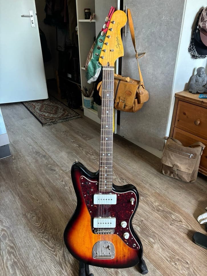 Squier Jazzmaster by Fender - Sunburst, Ophalen, Zo goed als nieuw, Solid body, Fender
