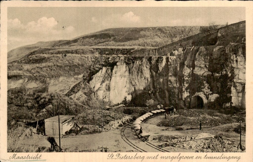 Maastricht - St. Pietersberg - mergelgroeve en tunnelingang, Ophalen of Verzenden, 1920 tot 1940, Gelopen, Limburg