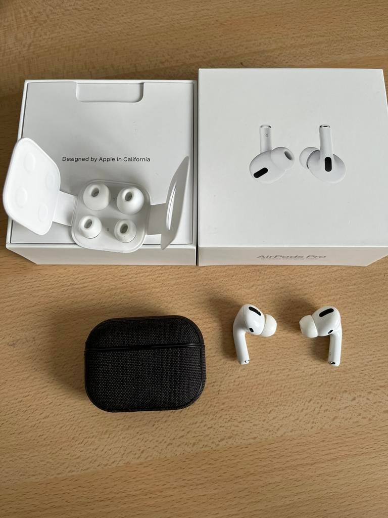 Apple airpods pro 1e generatie + Case, Telecommunicatie, Mobiele telefoons | Oordopjes, Gebruikt, In gehoorgang (in-ear), Ophalen of Verzenden