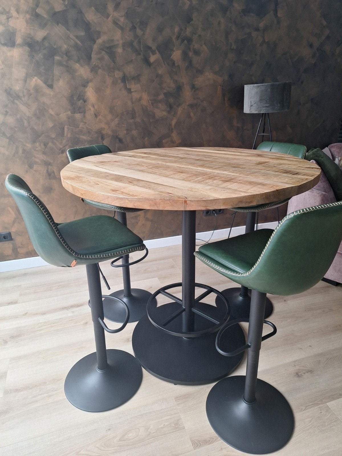 Set van 4 groene barkrukken met ronde bartafel, Zo goed als nieuw, 90 cm of meer, In hoogte verstelbaar, 4 krukken