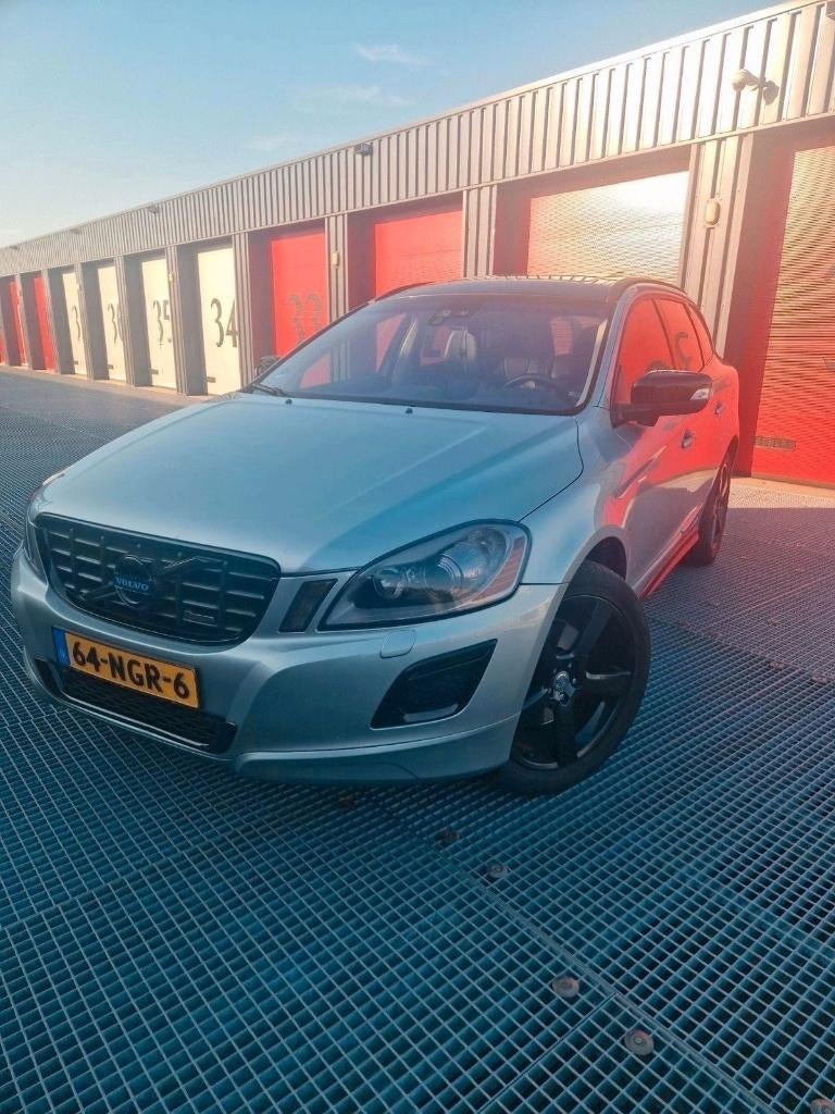 Volvo XC60 2.4 D5 AWD R-Design | 230 PK | Dealer Onderhouden, Euro 5, Zwart, 197 €/maand, 2000 kg