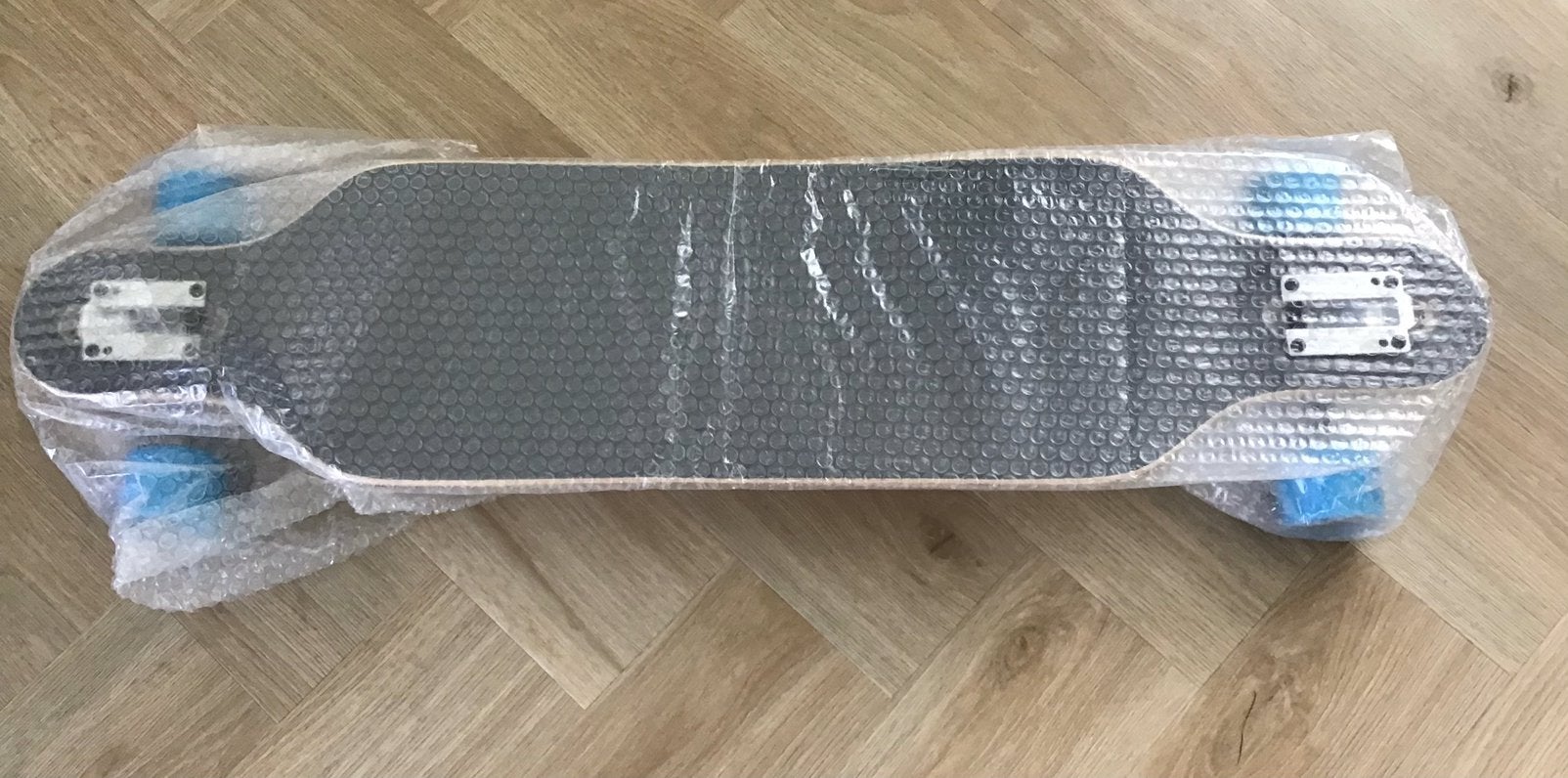 Longboard zwarte bovenkant, blauwe wielen (nieuw), Ophalen, Nieuw, Skateboard, Longboard