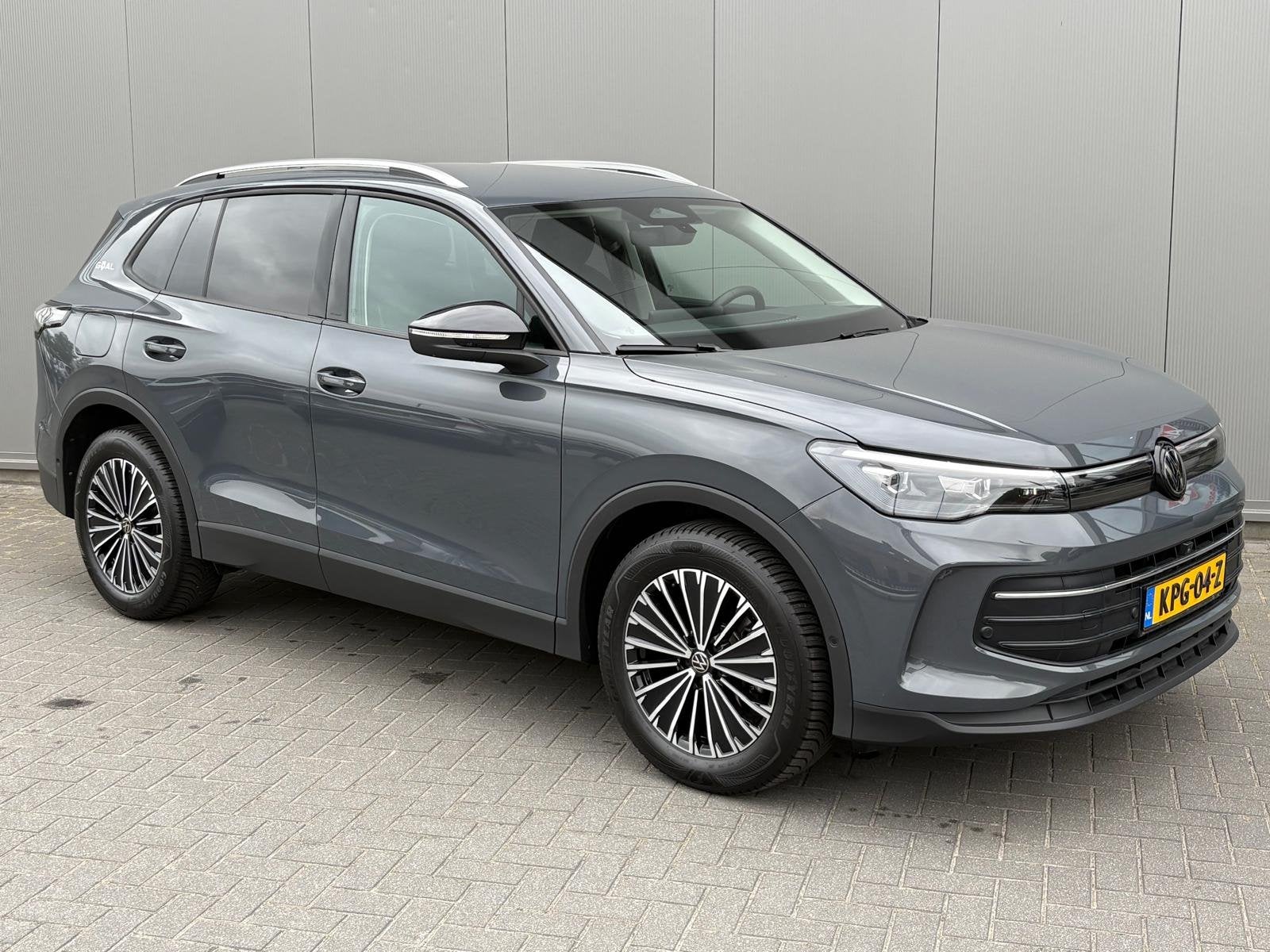 Volkswagen Tiguan 1.5 eTSI 130PK Life Edition Trekhaak/360Ca, Auto's, Volkswagen, 12 maanden, Euro 6, 4 cilinders, Leder en Stof