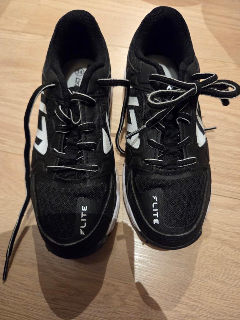 Brabo Elite Hockeyschoenen Maat 34 Outdoor, Sport en Fitness, Hockey, Ophalen of Verzenden, Zo goed als nieuw, Schoenen