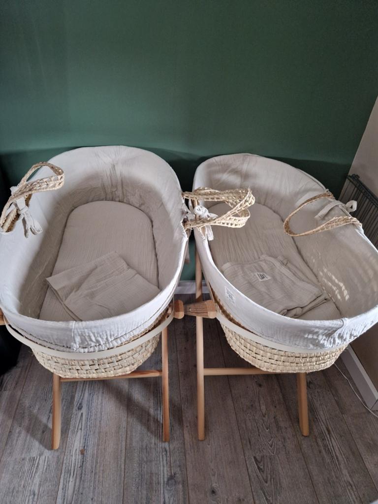 Twee mozes mandjes, Ophalen, Ledikant