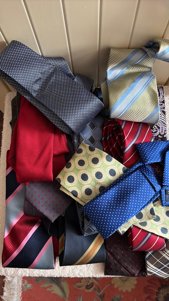 Hele tas met voornamelijk zijden stropdassen, Kleding | Heren, Stropdassen, Ophalen of Verzenden, Zo goed als nieuw, Overige kleuren