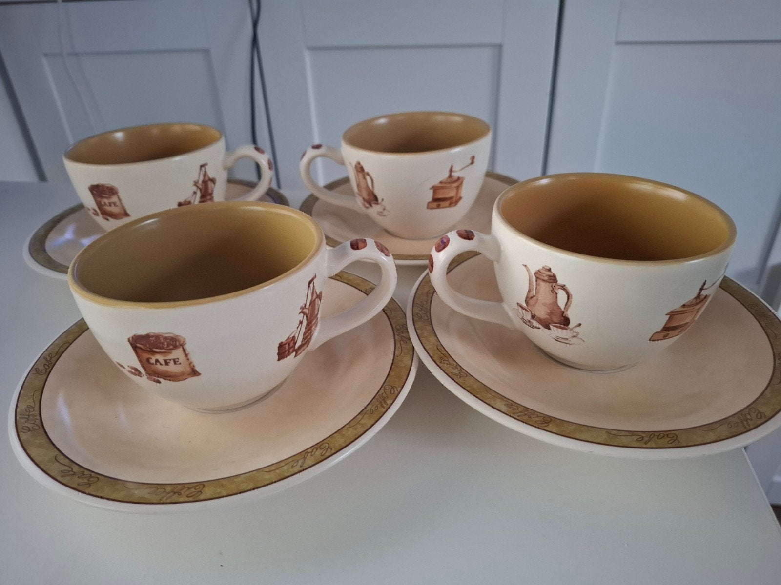 Royal Orchid Cafe kopjes en schotels - 4 stuks, Ophalen of Verzenden