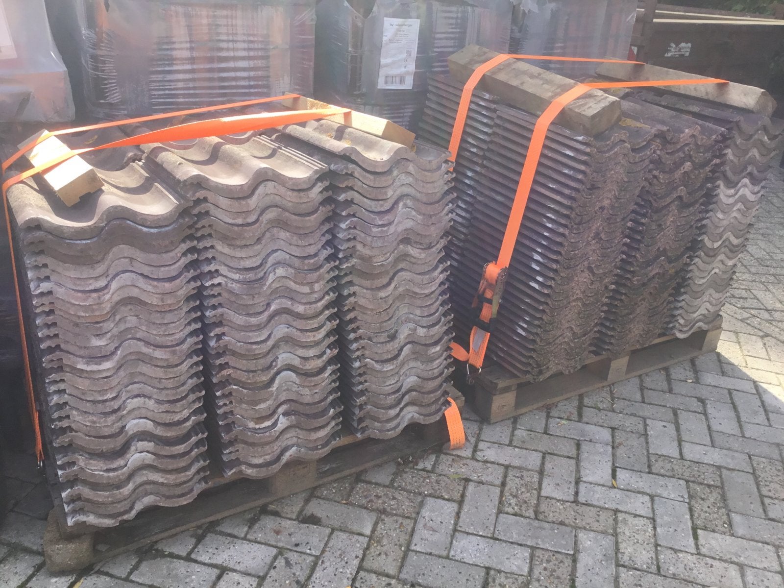 Gebruikte roodbruine dakpannen met nokvorsten en gevelpannen, Ophalen, Gebruikt, Steen of Klei, 15 m² of meer