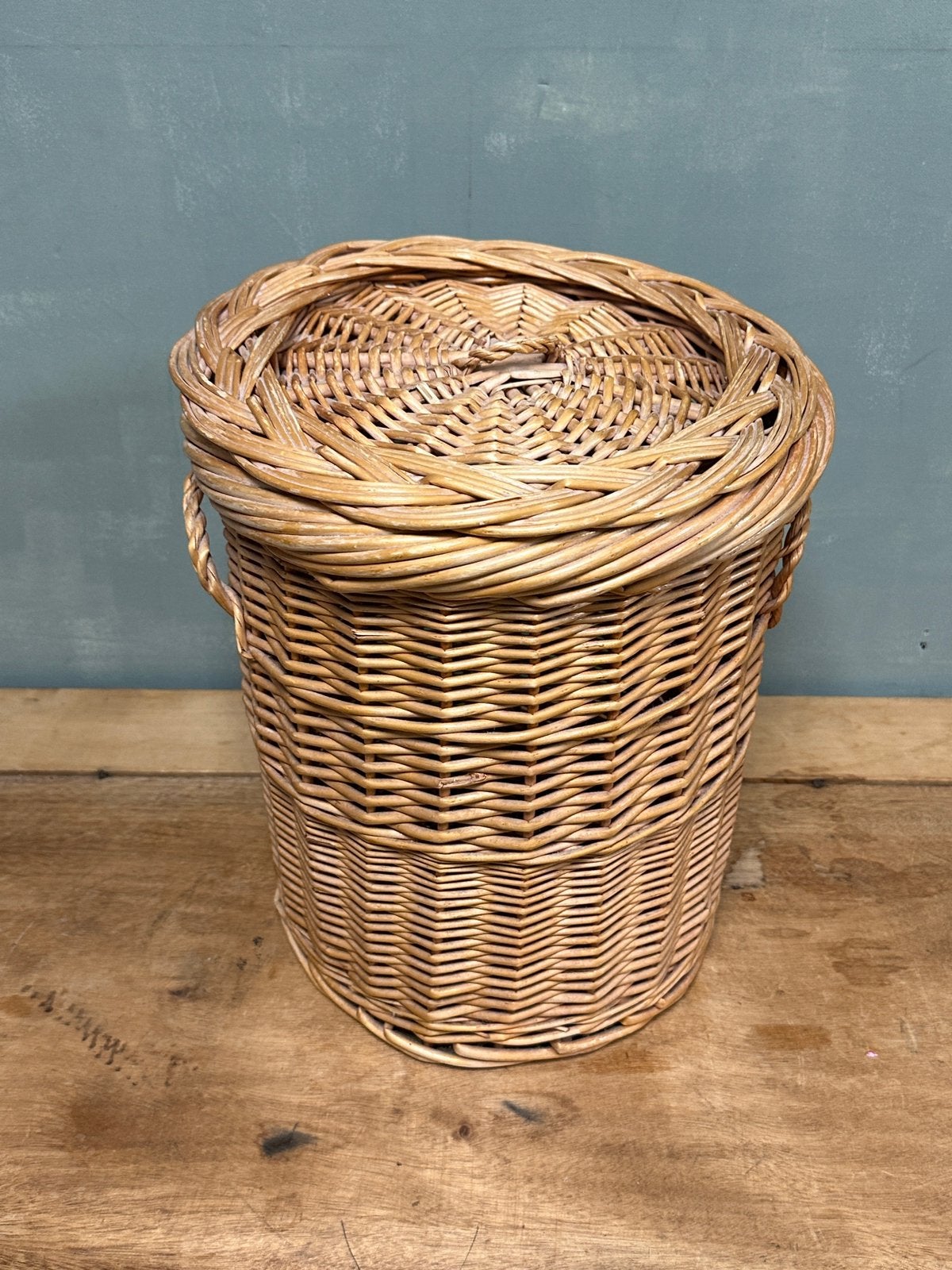 Vintage mandje deksel wilgentenen rotan riet wasmand, Gebruikt, Mand, Rond, Met handvatten