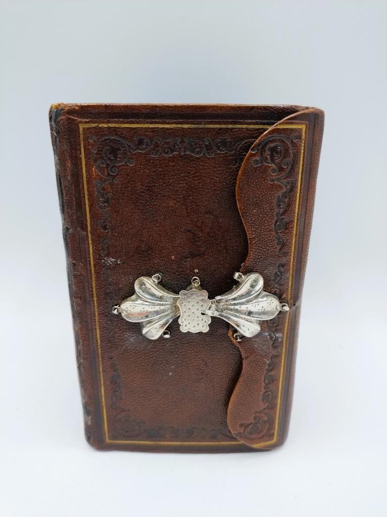 Bijbel met zilveren knipslot, 1875, Antiek en Kunst, Verzenden