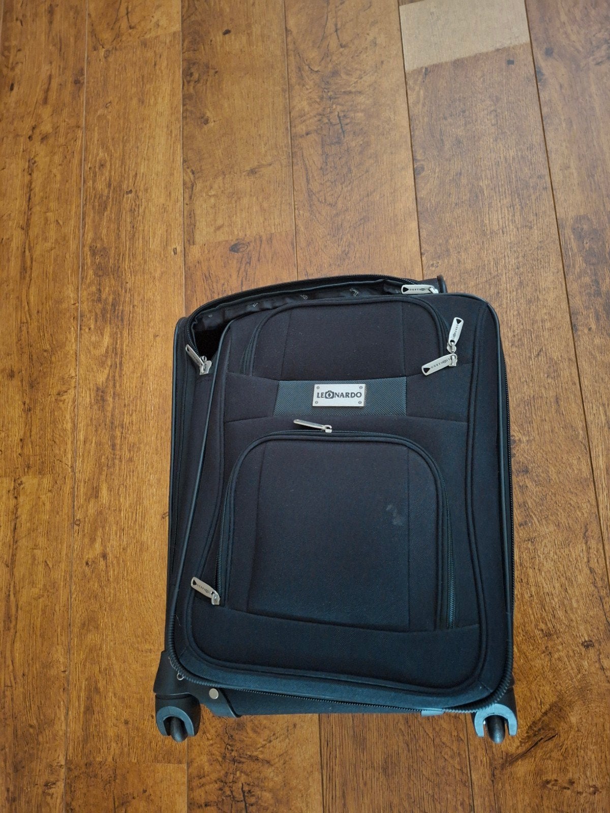 1 kleine koffer - Leonardo - Bieden per koffer, Ophalen, Wieltjes, Gebruikt, Minder dan 50 cm