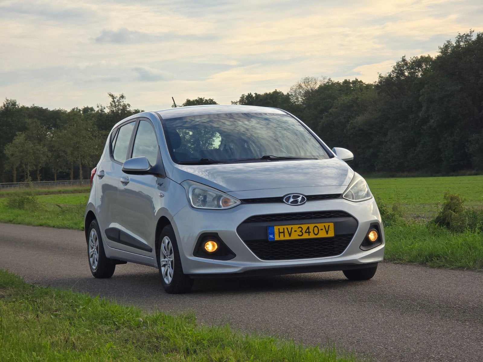 Hyundai i10 1.0i 66pk 2016 Zilver, Auto's, 31 €/maand, 4 stoelen, 23 km/l, Origineel Nederlands