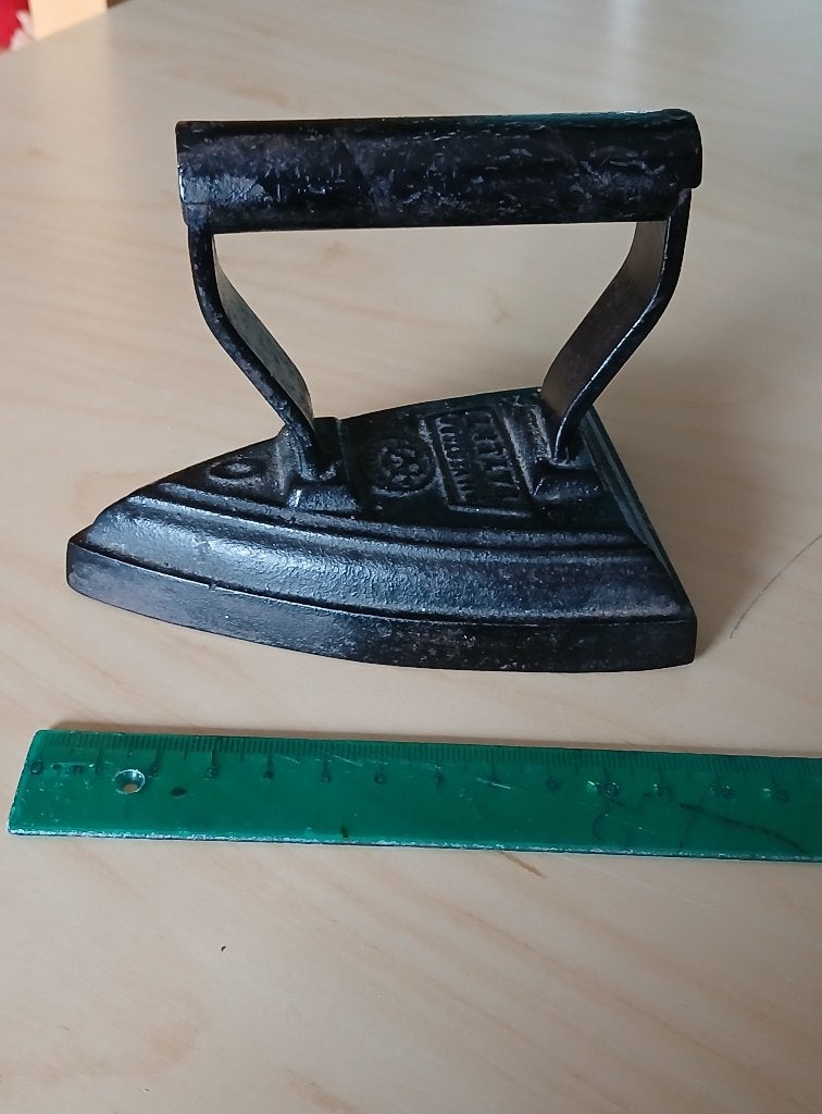 Oud smeedijzer klein strijkijzer (klein model), Ophalen, Metaal, Gebruikt, Brocante